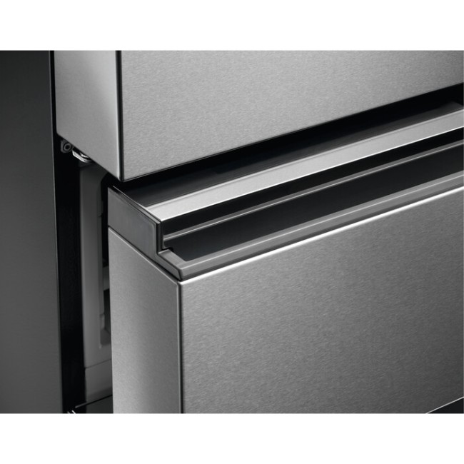 Холодильник Electrolux LLI 9VF54 X0