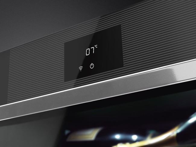 Встраиваемый винный шкаф Smeg CVI121N3