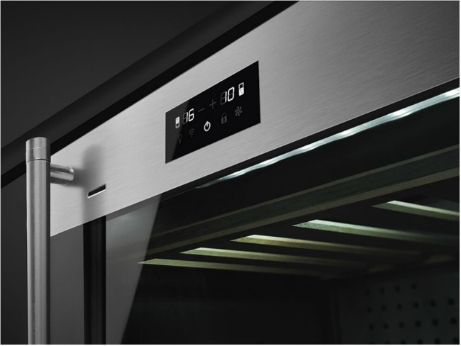 Встраиваемый винный шкаф Smeg CVI338RX3 Встраиваемый винный шкаф Smeg CVI338RX3