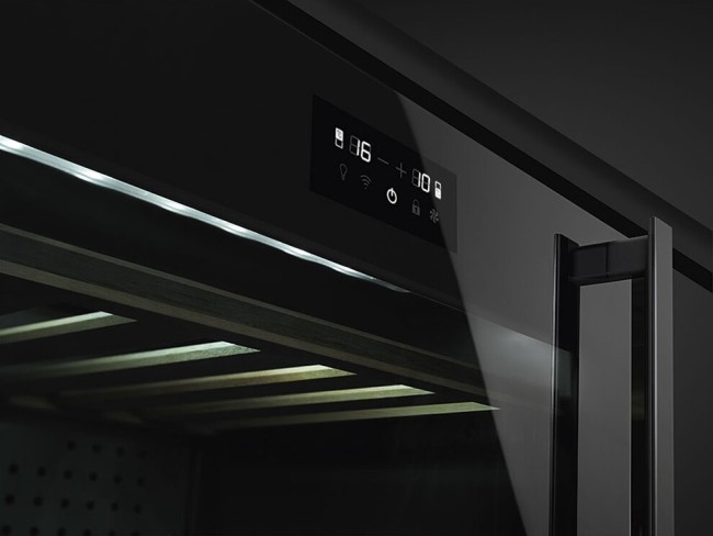 Встраиваемый винный шкаф Smeg CVI638LWN3 Встраиваемый винный шкаф Smeg CVI638LWN3