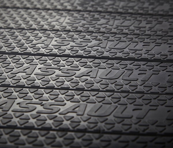 Беговая дорожка Assault Fitness AirRunner черный/серый