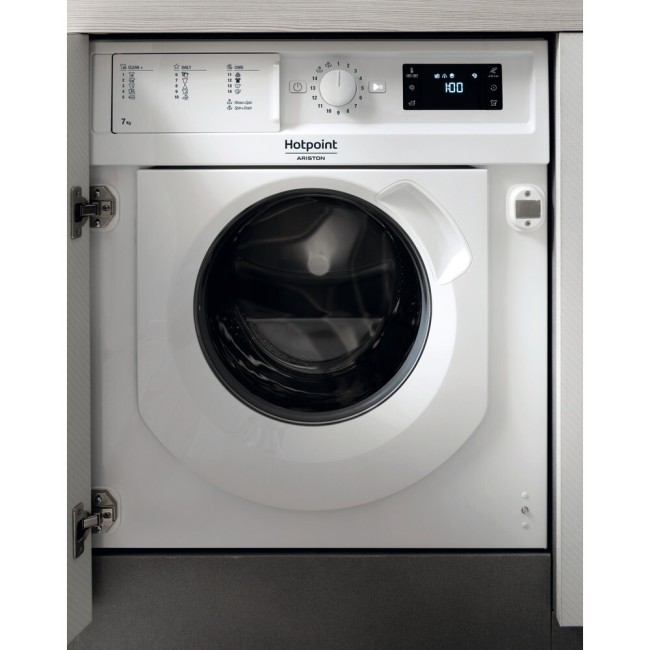 Встраиваемая стиральная машина Hotpoint-Ariston BI WMHG 71284 EU