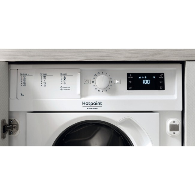 Встраиваемая стиральная машина Hotpoint-Ariston BI WMHG 71284 EU