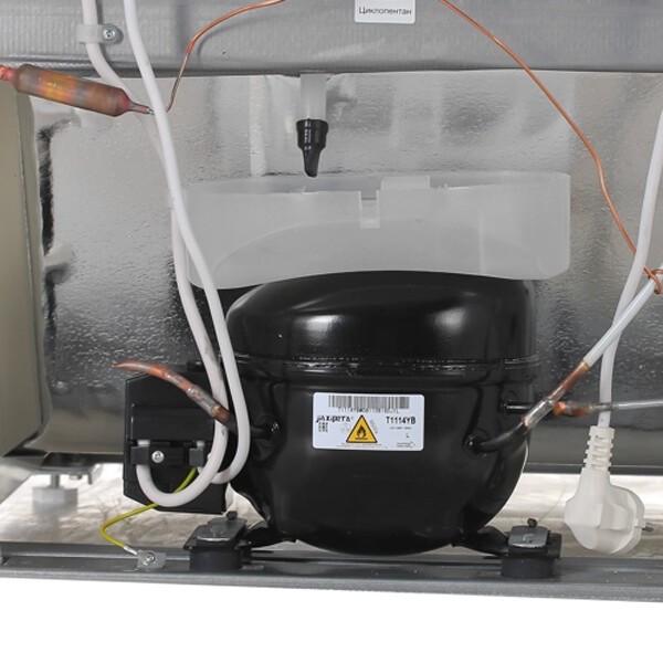 Холодильник Бирюса B820NF черный Холодильник Бирюса B820NF черный