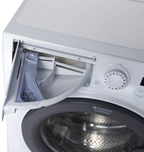 Стиральная машина Hotpoint-Ariston VMUF 501 B