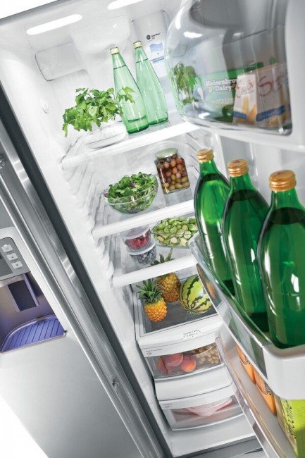 Холодильник General Electric RCE24KGBFSS