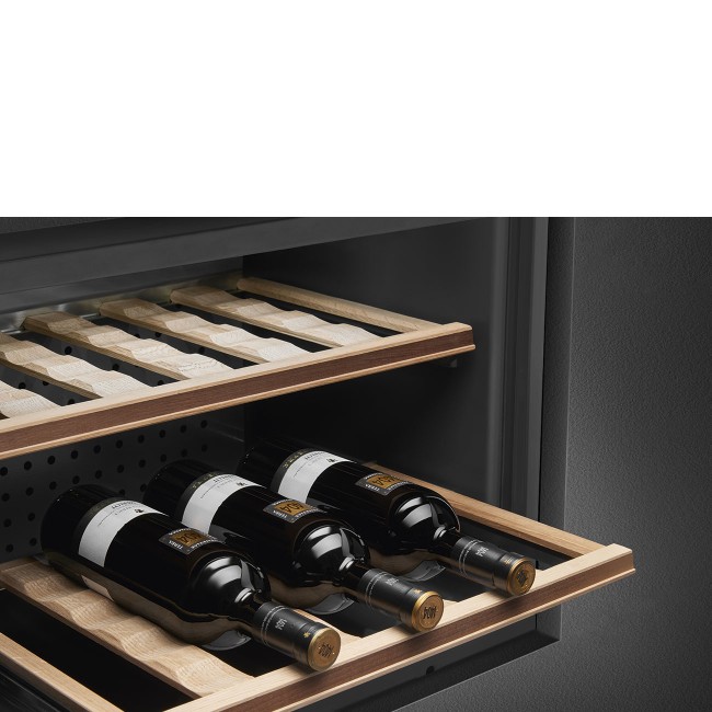 Встраиваемый винный шкаф Smeg CVI621LWNR3