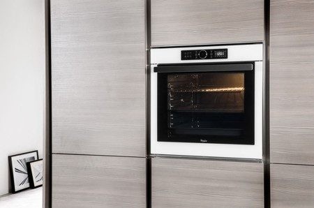 Встраиваемый электрический духовой шкаф Whirlpool AKZM 8480 WH