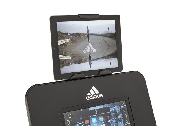 Беговая дорожка Adidas T-19x (AVUS-10521) Беговая дорожка Adidas T-19x (AVUS-10521)