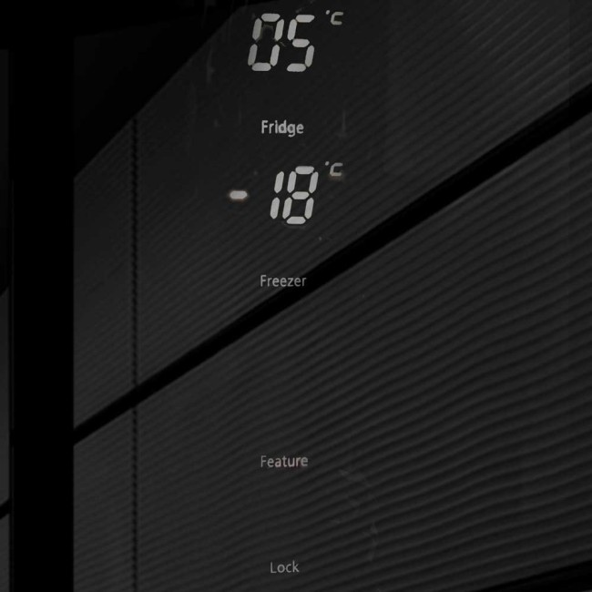 Холодильник Ginzzu NFK-520 черное стекло