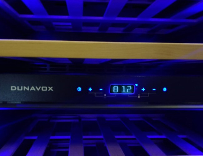Встраиваемый винный шкаф Dunavox DAVG-114.288DOP.TO