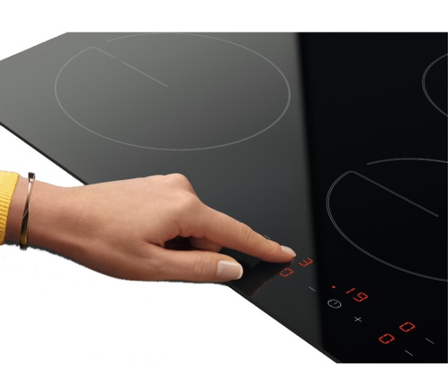 Встраиваемая электрическая варочная панель Zanussi CKZ 642 KC Встраиваемая электрическая варочная панель Zanussi CKZ 642 KC