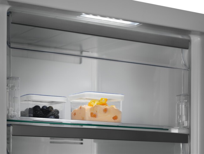 Морозильная камера Electrolux RUT7ME28X2