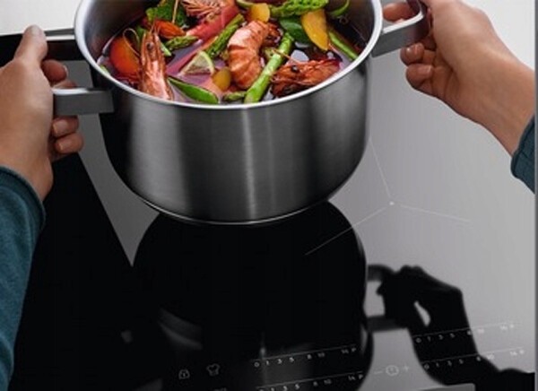 Встраиваемая индукционная варочная поверхность Electrolux EIT61443B Встраиваемая индукционная варочная поверхность Electrolux EIT61443B