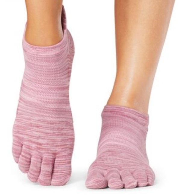 Нескользящие носки ToeSox Low Rise Tec S розовый меланж (S01825BYD\BD-OS-SE) Нескользящие носки ToeSox Low Rise Tec S розовый меланж (S01825BYD\BD-OS-SE)