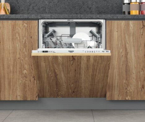 Встраиваемая посудомоечная машина Hotpoint-Ariston HI 5030 W