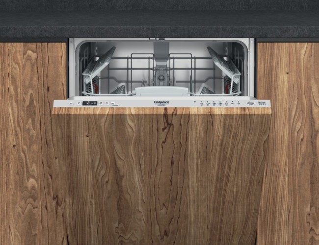 Встраиваемая посудомоечная машина Hotpoint-Ariston HI 5030 W